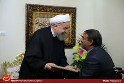 گزارش تصویری:: عیادت رئیس‌جمهور از خانواده ایثارگران
