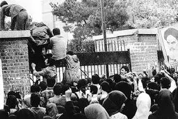 ۳۶ سال گذشت، دریغ از یک 