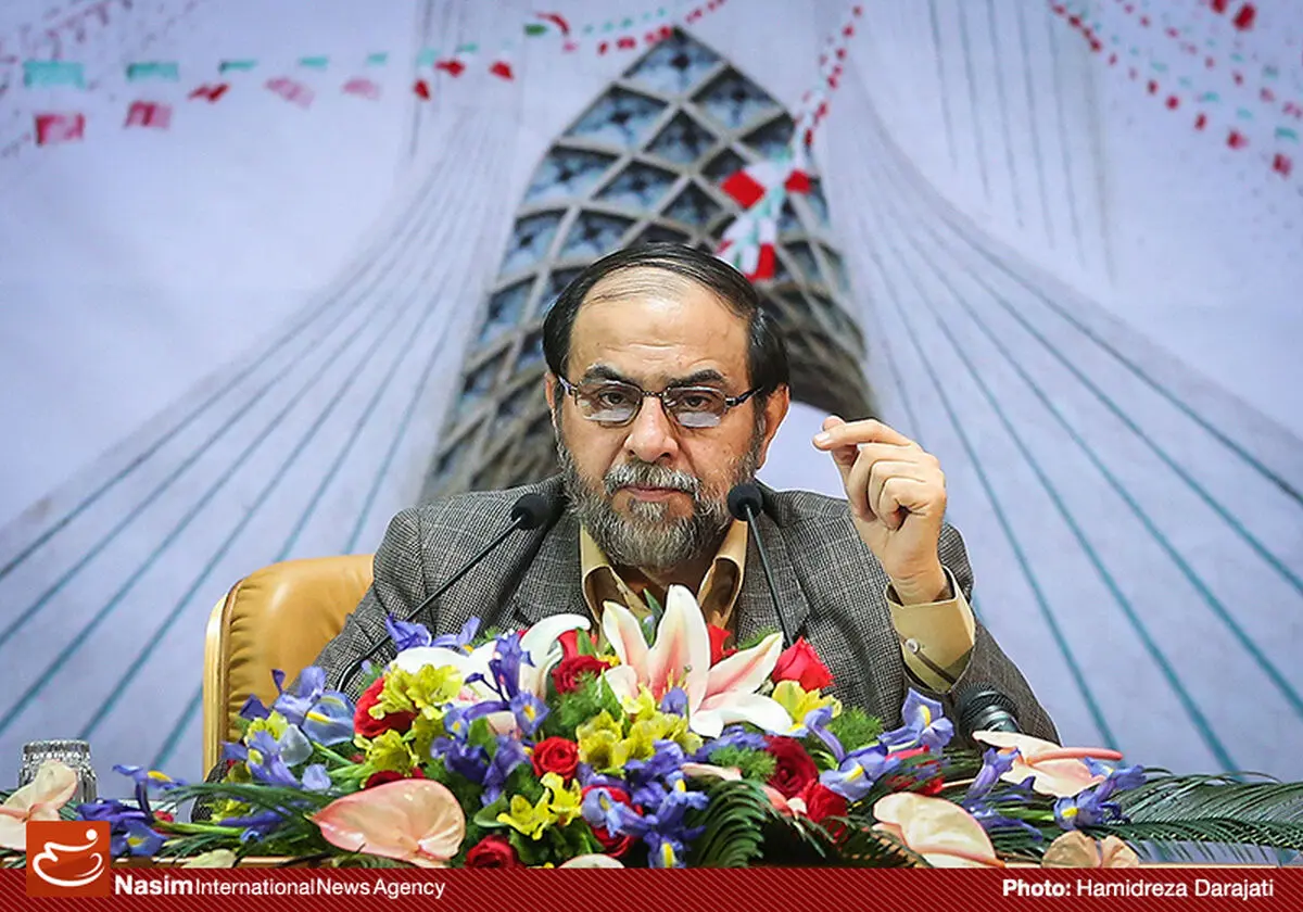 رحیم‌پور ازغدی: جمع‌آوری کتاب اسناد لانه جاسوسی توطئه است