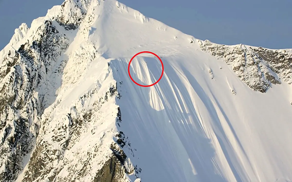 فیلم:: نجات معجزه‌آسای اسکی‌باز کانادایی پس از سقوط از ارتفاع ۵۰۰ متری