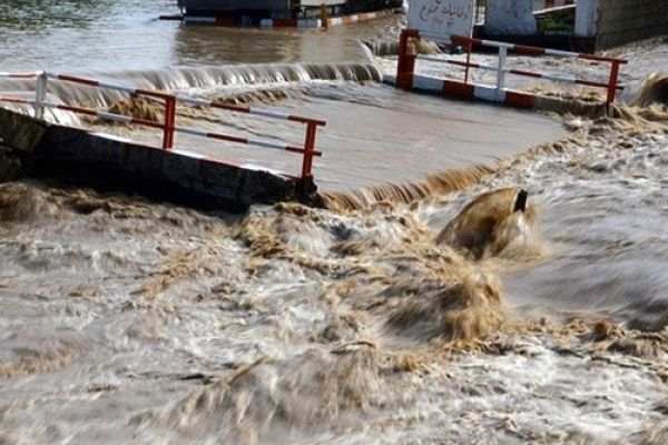 غرق شدن خودرو پراید با ۵ سرنشین در  شهرستان رودان استان هرمزگان
