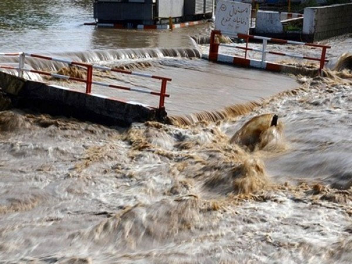 غرق شدن خودرو پراید با ۵ سرنشین در  شهرستان رودان استان هرمزگان