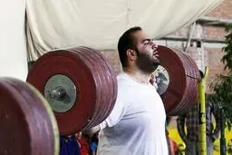 قوی‌ترین مرد جهان فردا زانویش را به تیغ جراحان میسپارد