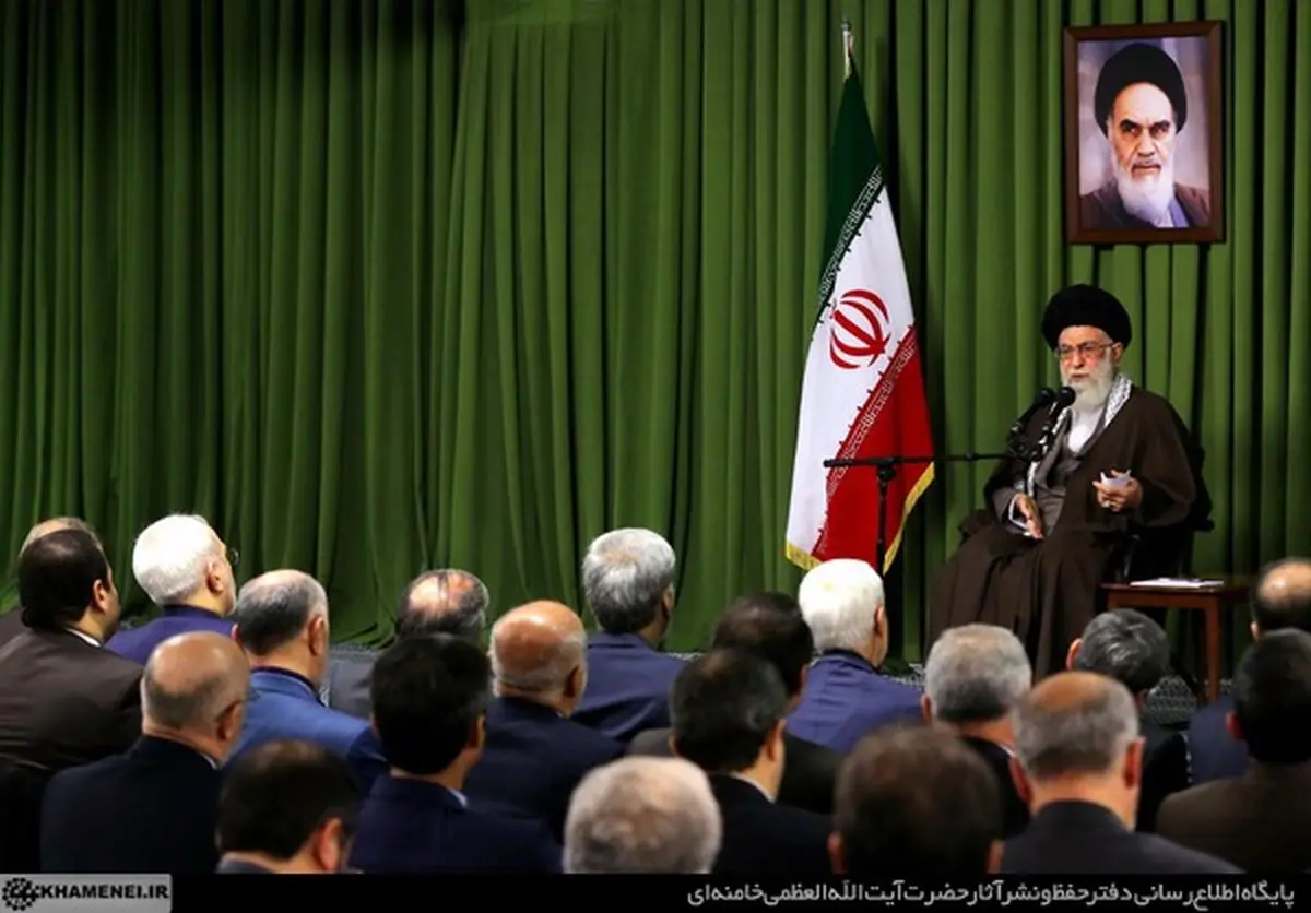 جلسه روخوانی قانون اساسی؛ گزارشی از متن و حاشیه های دیدار وزیر خارجه و سفرا با رهبر انقلاب
