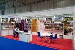 توفیق سبحانی مهمان غرفه ایران در نمایشگاه کتاب استانبول