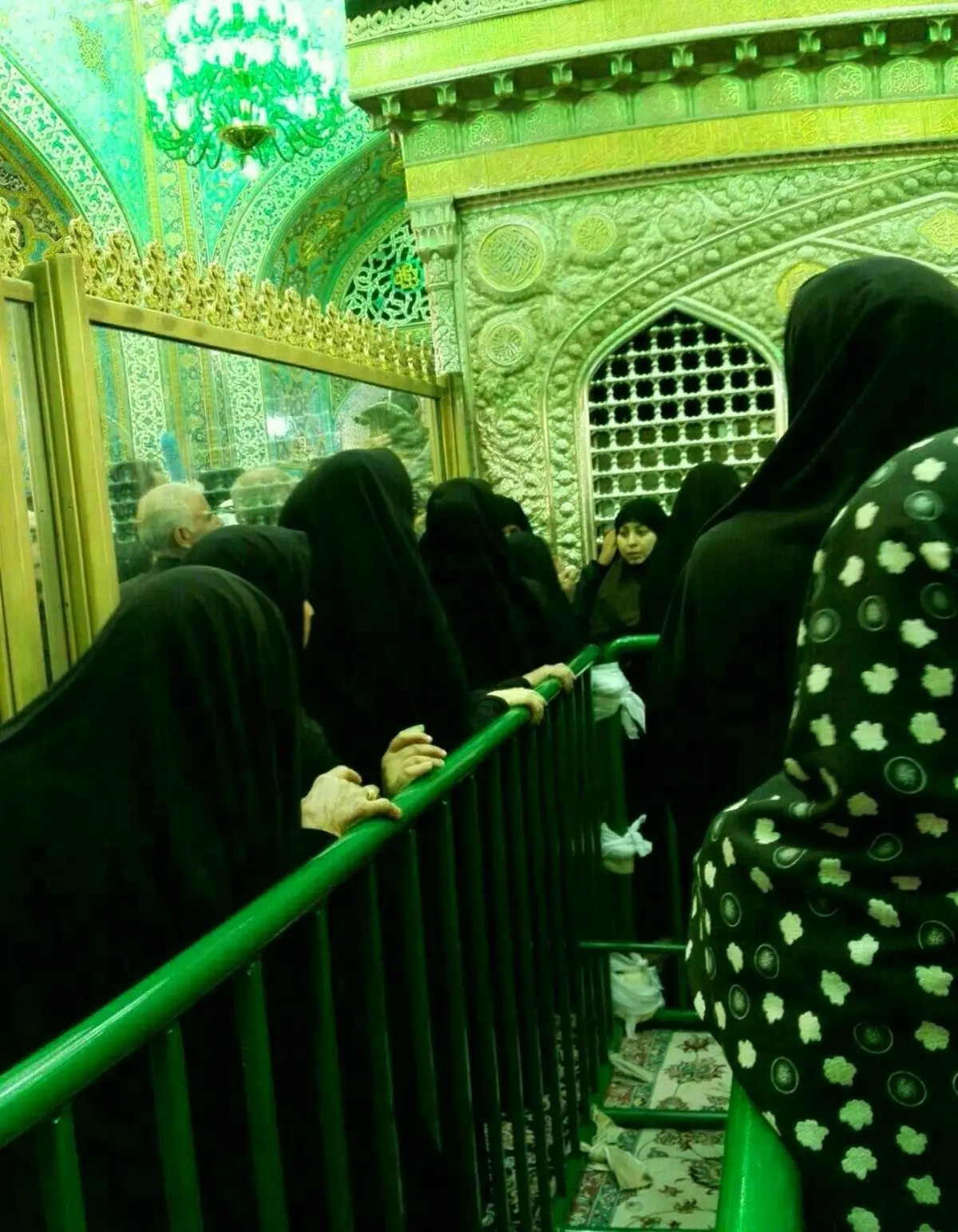 طرح آزمایشی زیارت نوبتی ضریح امام رضا(ع) متوقف شد