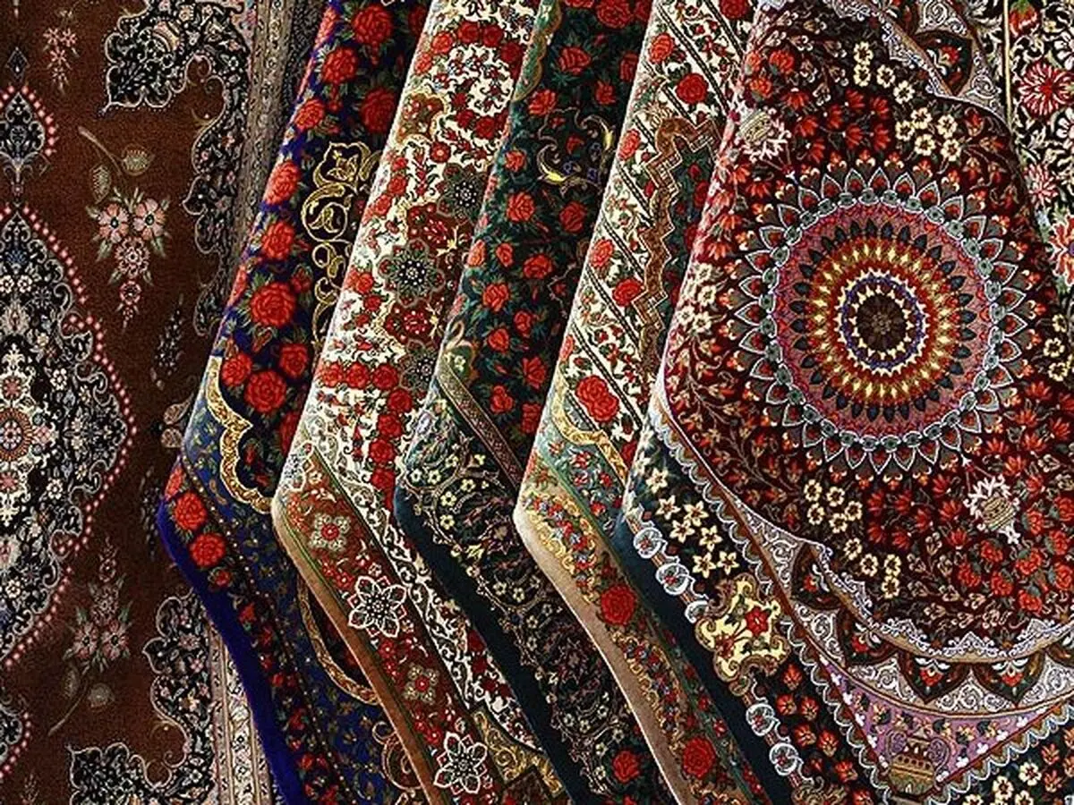 لاریجانی از نمایشگاه فرش قم بازدید کرد