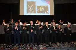 کنگره سالیانه فدراسیون جهانی با دیالوگ‌های دیکته شده پدرخوانده وزنه‌برداری دنیا برگزار شد