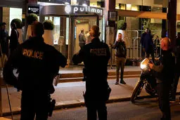 در فرانسه نخستین بار بعد از ۱۰ سال مقررات منع رفت و آمد اعلام شد