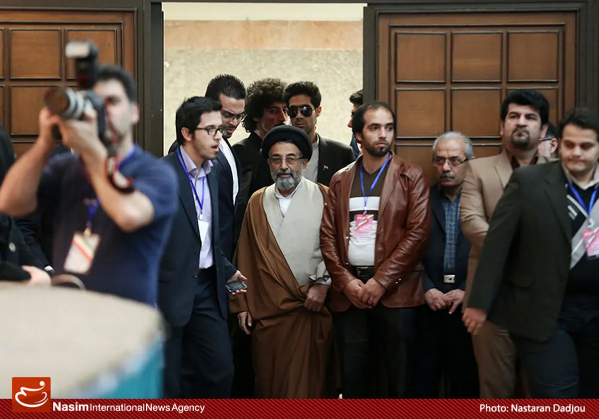 موسوی لاری: دست همراهان خورد، عمامه‌ام  افتاد!