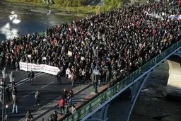 راهپیمایی ده‌ها هزار نفری در محکومیت حملات پاریس + تصاویر