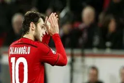 فیلم:: احترام هافبک مسلمان لورکوزن به نانی که به سمتش پرتاب شد