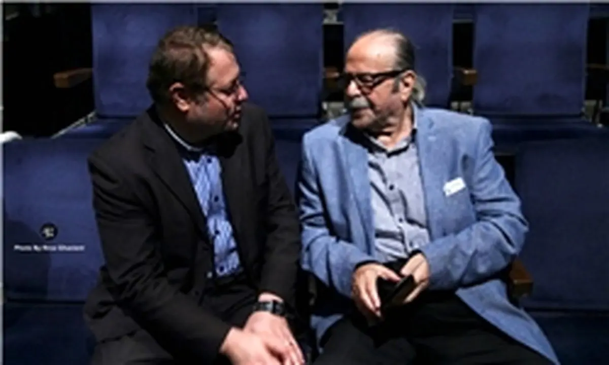 تقدیر محمد علی کشاورز از بازیگران نمایش "هتلی‌ها"