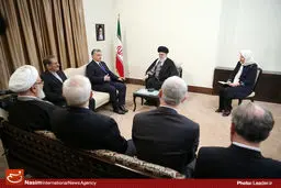 رهبر  انقلاب:
 رویش معنوی آرام و نامحسوسی در غرب در حال شکل‌گیری است