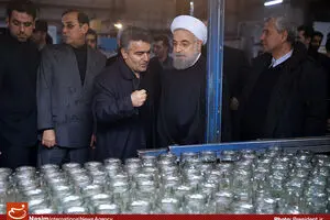 عکس خبری:: بازدید رئیس‌جمهور از شرکت شیشه مینا و حضور در مراسم عزاداری این کارخانه