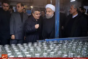 عکس خبری:: بازدید رئیس‌جمهور از شرکت شیشه مینا و حضور در مراسم عزاداری این کارخانه