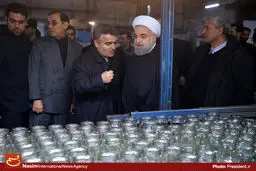 عکس خبری:: بازدید رئیس‌جمهور از شرکت شیشه مینا و حضور در مراسم عزاداری این کارخانه