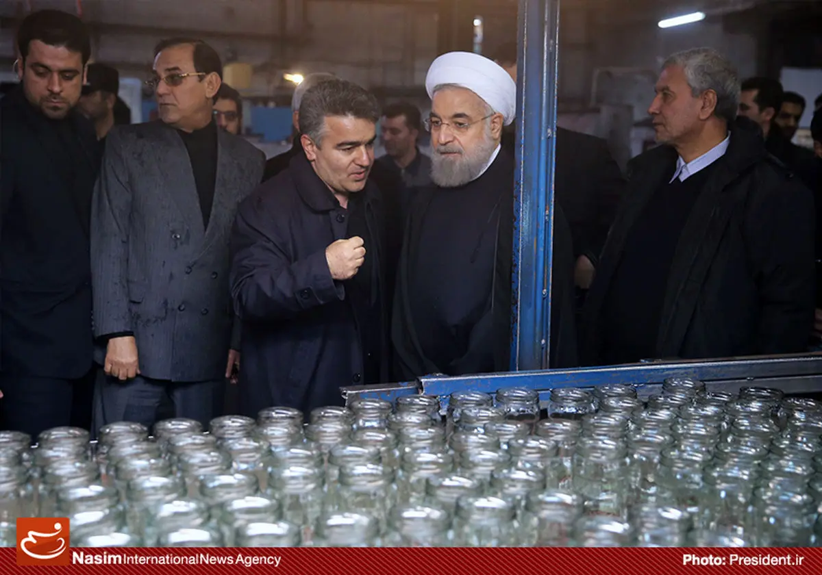 عکس خبری:: بازدید رئیس‌جمهور از شرکت شیشه مینا و حضور در مراسم عزاداری این کارخانه