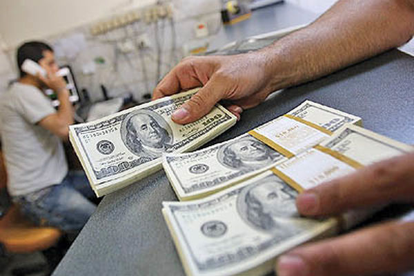 یک اقتصاددان:  پیش بینی می‌شود دلار در چند روز آینده گران شود