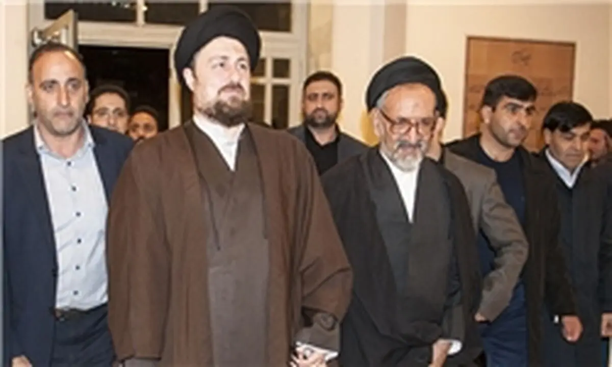 سیدحسن خمینی نمایشگاه "خط سوم" را افتتاح کرد