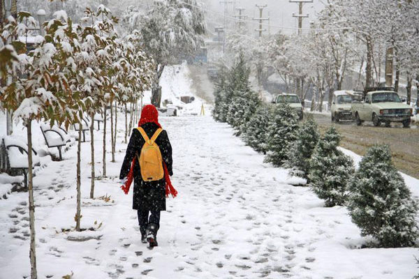 بارش برف برای دومین روز متوالی مدارس استان اردبیل را تعطیل کرد