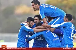 استقلال ۱۰ نفره با درخشش 