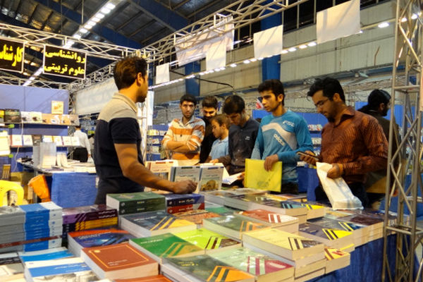 بررسی فرصت و تهدیدهای شبکه‌های اجتماعی در نمایشگاه کتاب شیراز