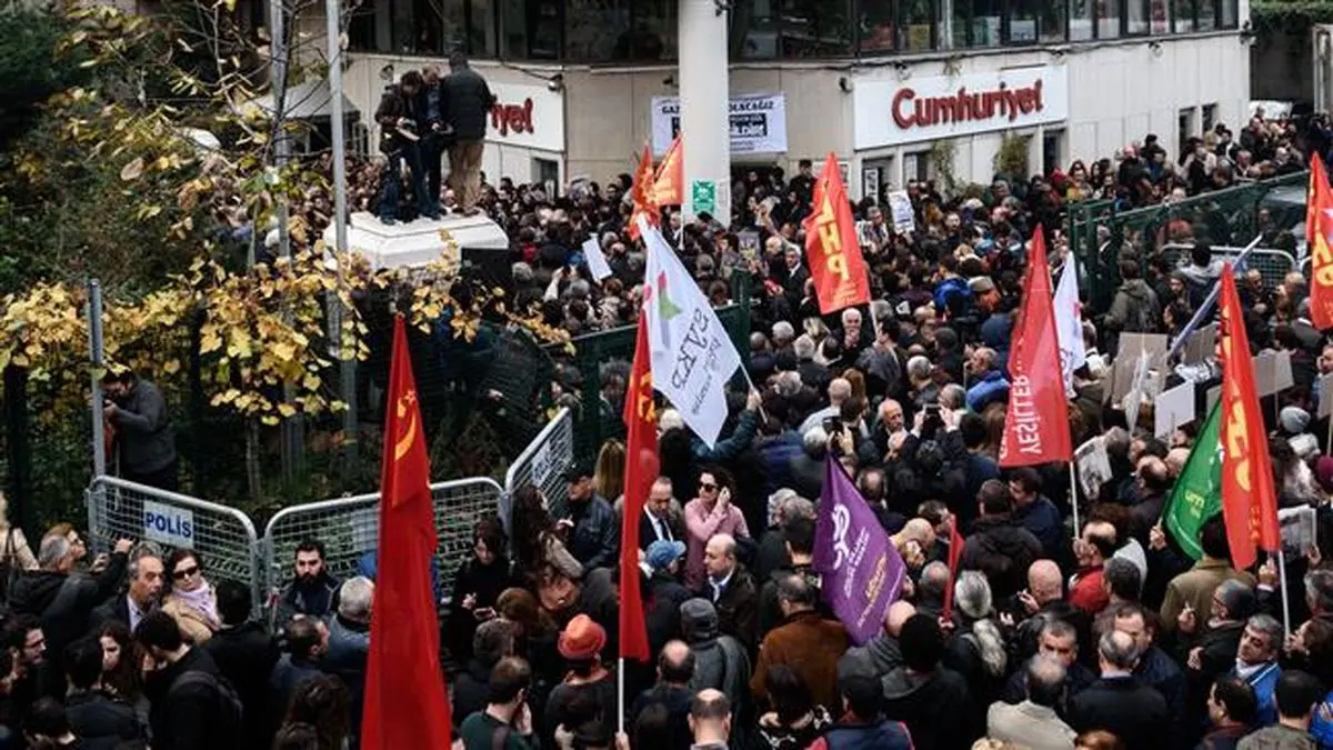 اعتراض مردم ترکیه به سرکوب رسانه‌های مخالف