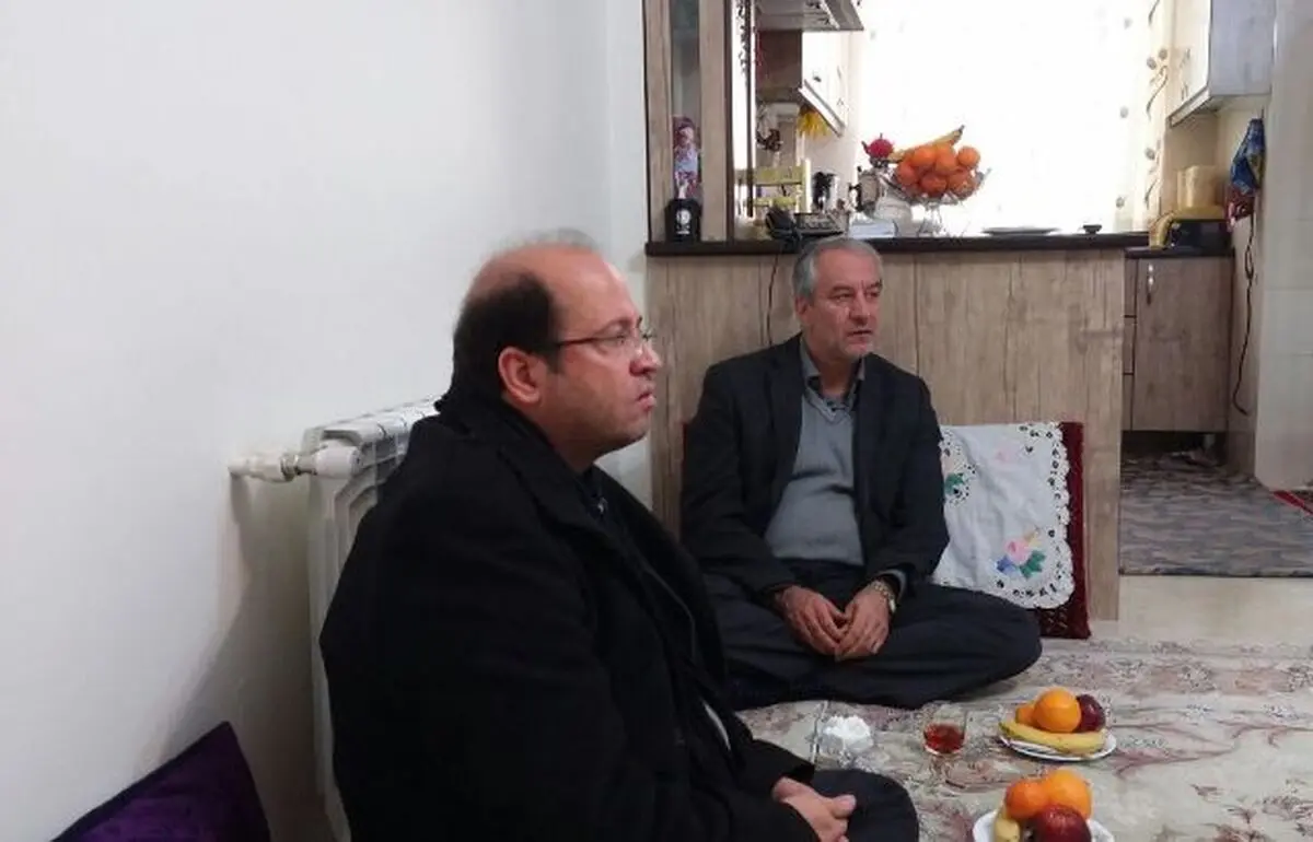 حضور کفاشیان در منزل هوادار مرحوم پرسپولیس