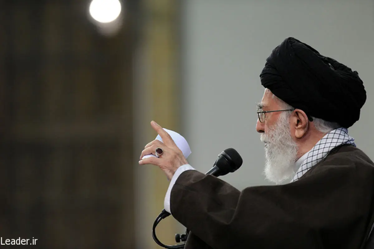 پیغمبر آنجائی که لازم بود با دشمن حرف بزند، سرتاپا استحکام است