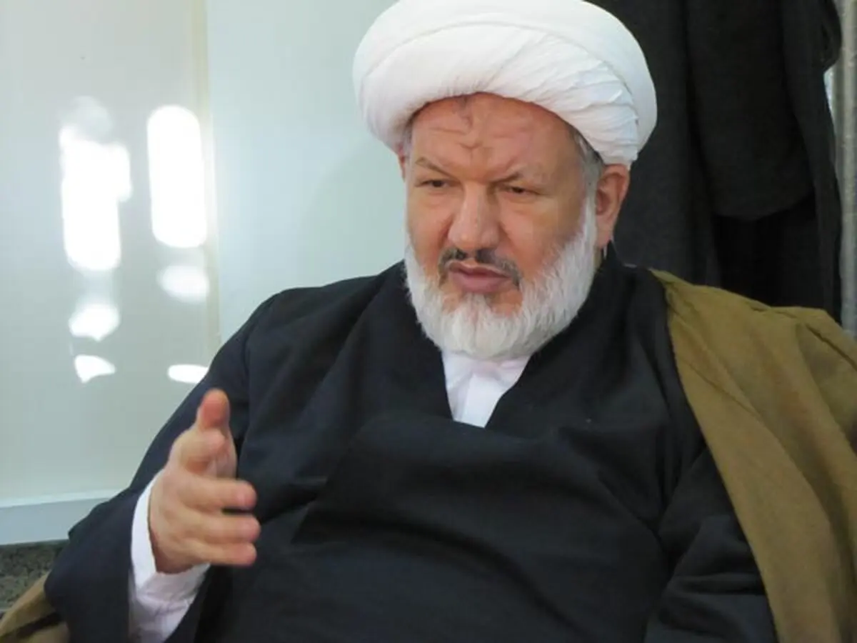 حجت الاسلام رازینی: در قانون اساسی نیز چیزی به عنوان نظارت بر رهبری ذکر نشده است