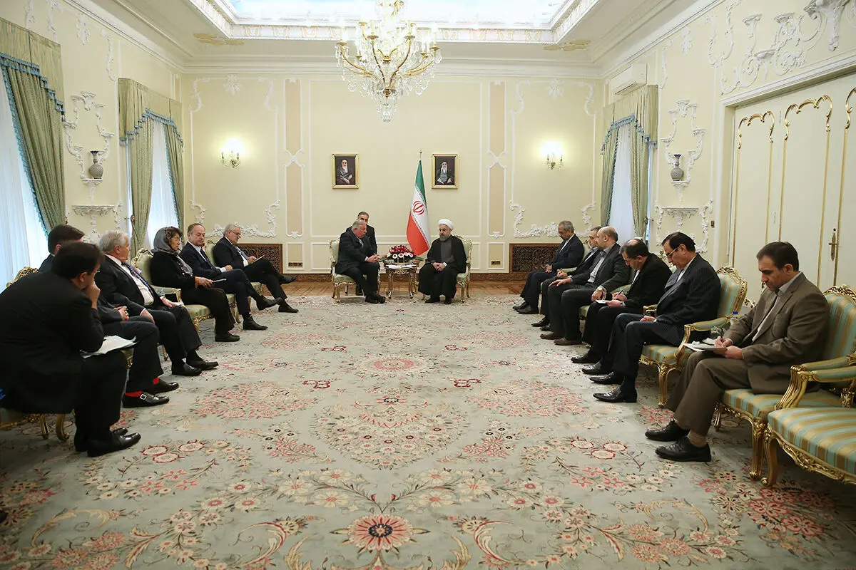 روحانی: شناسایی حامیان تروریست‌ها دشوار نیست