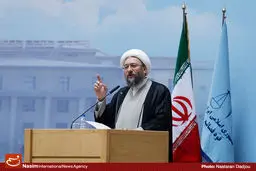 آملی لاریجانی: آیا کسانی که دنبال  ریاست جمهوری مادام‌العمر بودند با مردم هستند؟