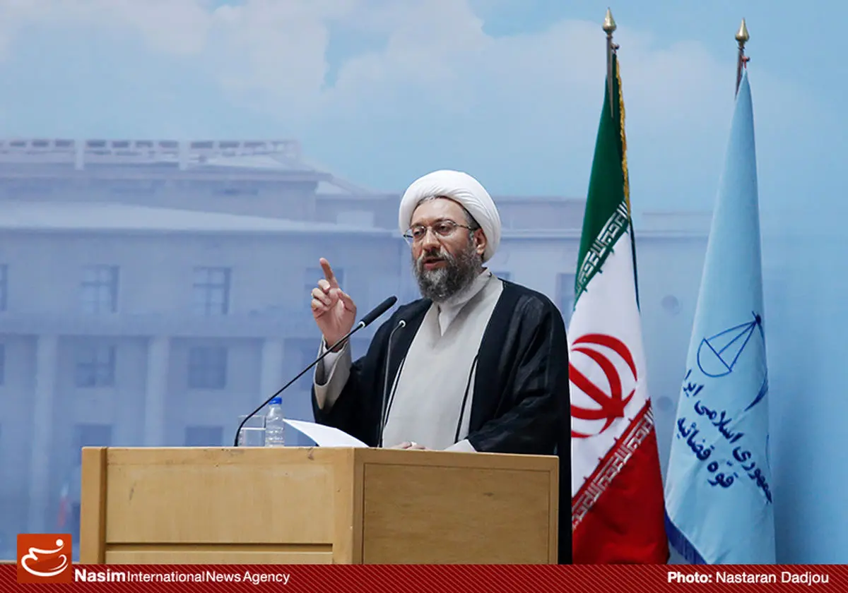 آملی لاریجانی: آیا کسانی که دنبال  ریاست جمهوری مادام‌العمر بودند با مردم هستند؟