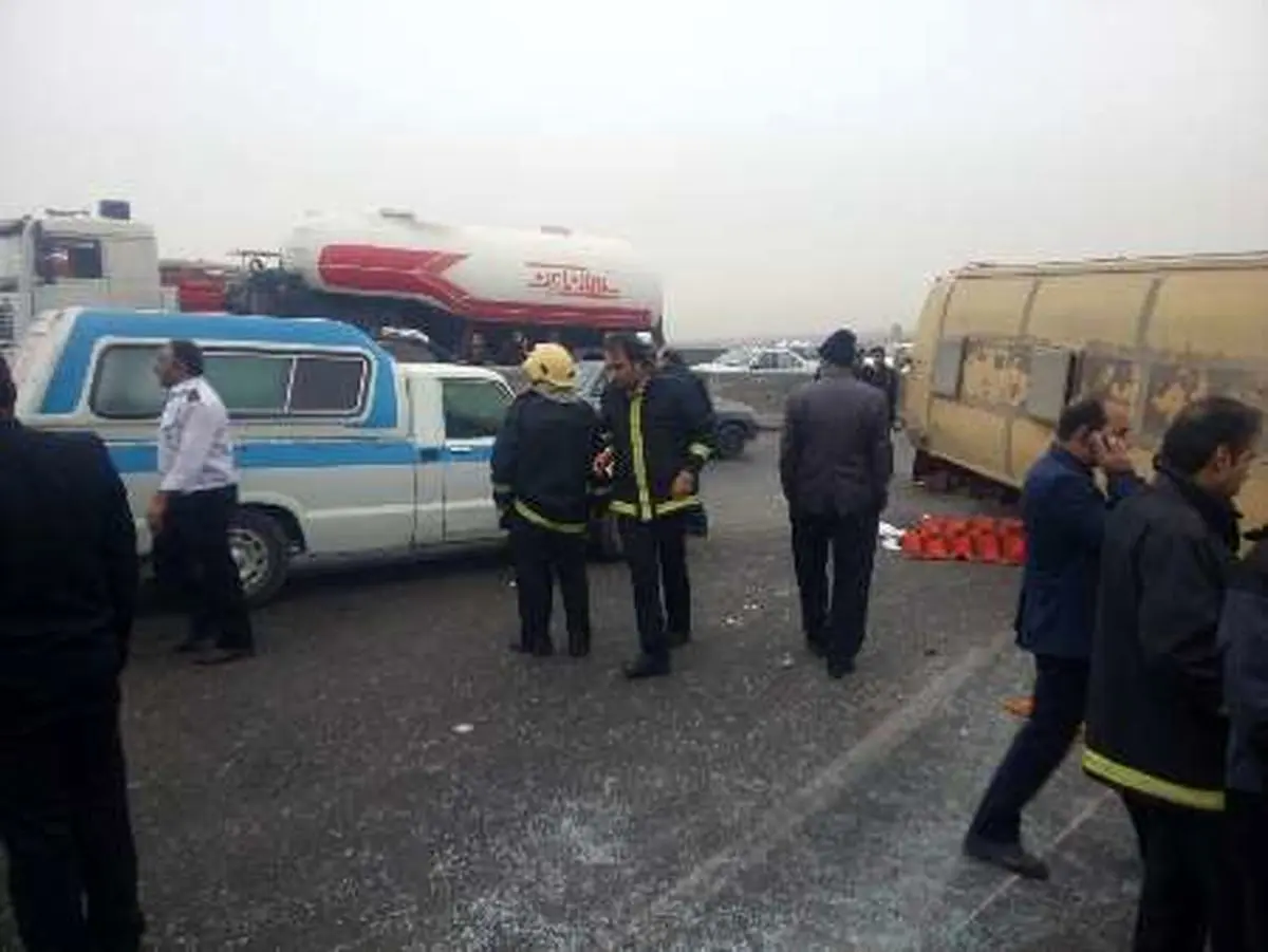 ۲۵ کشته و زخمی در تصادف زنجیره‌ای جاده اراک- سلفچگان