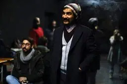 کمدین  خندوانه ،تئاتری را روی صحنه می برد