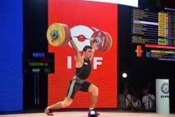 صعود علی هاشمی به رتبه پنجم وزنه‌برداری قهرمانی جهان