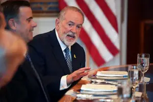 سفر سفیر آمریکا در اسرائیل به قاهره برای گفت‌وگو درباره جنگ غزه و تنش‌های سینا