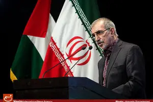 مقیسه: رهبری بیش از آنکه رهبر الهی و سیاسی باشد، رهبر ادبی است