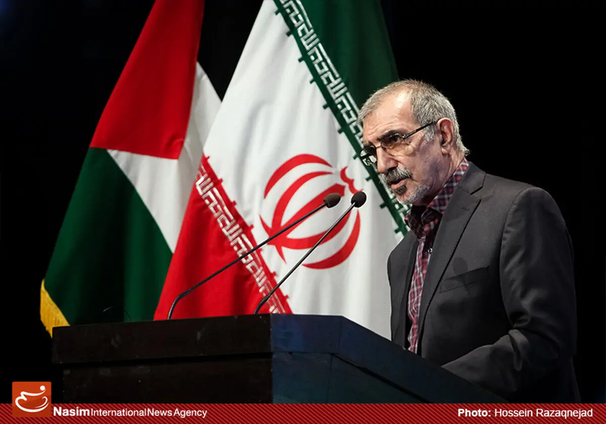 مقیسه: رهبری بیش از آنکه رهبر الهی و سیاسی باشد، رهبر ادبی است