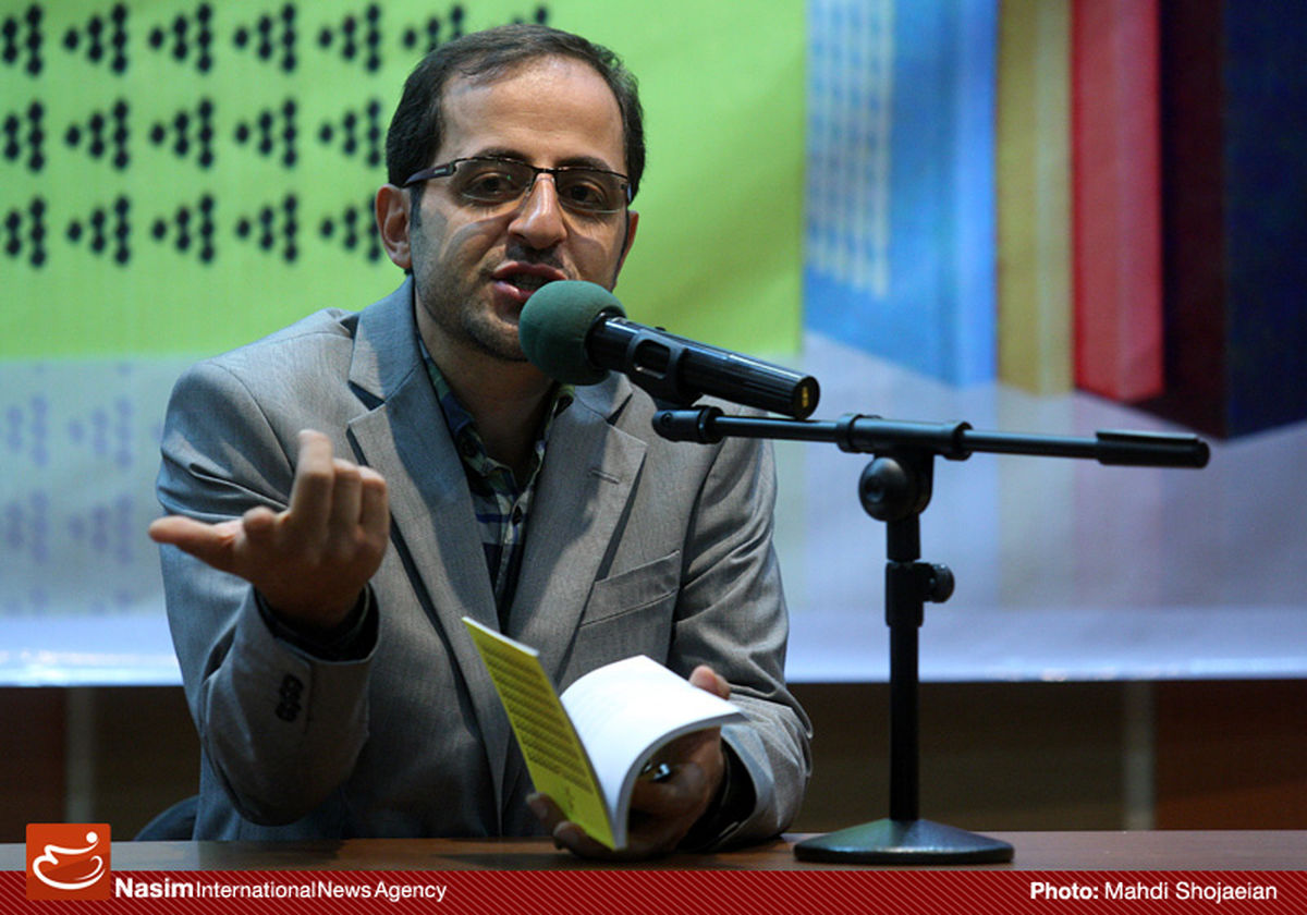 شاعران ایرانی در غرفه ایران در نمایشگاه کتاب مسکو شعرخوانی کردند