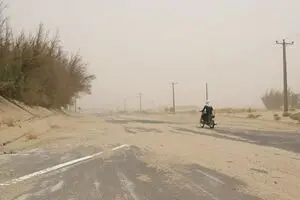 طوفان شدید ۱۰۱ کیلومتر بر ساعتی زابل را درنوردید | کاهش دید به ۸۰۰ متر