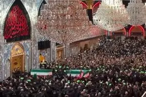 سیل عظیم جمعیت در تشییع پیکر امام شهید در کربلا؛ حرکت کاروان تشییع کند شد
