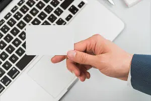5 نکته حیاتی در ارائه کارت ویزیت برای مدیر عامل که شما را متمایز می‌کند