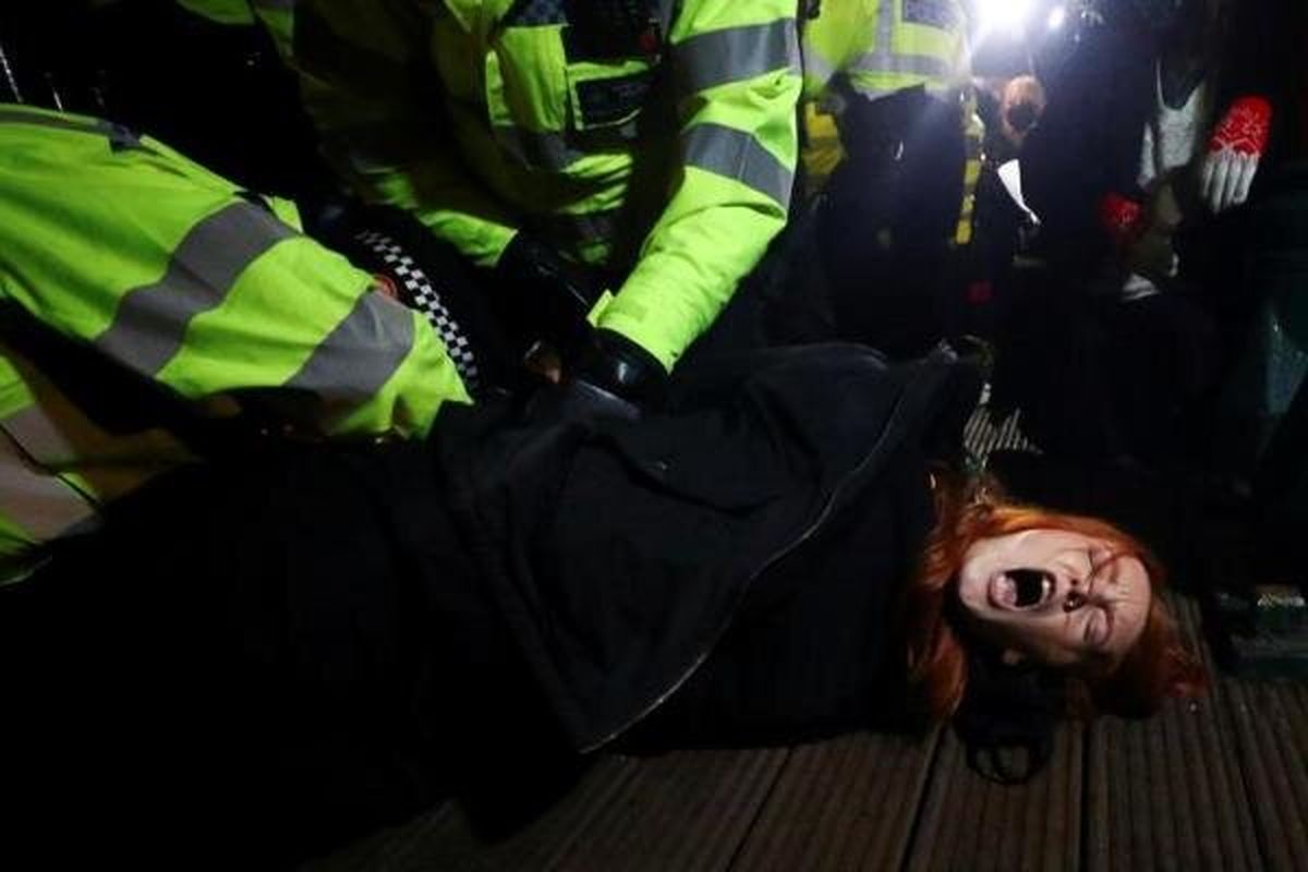 ناامنی در انگلیس/ پلیس لندن با معترضان درگیر شد