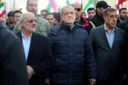 حضور پزشکیان در راهپیمایی پرشور مردمی علیه اغتشاشگران وابسته به آمریکا و رژیم صهیونیستی