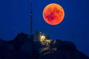 خسوف کامل ماه در ایران؛ اوج گرفت از ۲۱:۰۰ تا ۲۲:۲۲ شامگاه ۱۶ شهریور