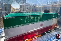 فیلم کامل نماز آیت‌الله سیدمحمدتقی حکیم بر پیکر امام مجاهد شهید در حرم علوی