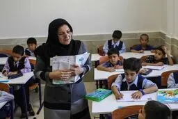 قانون نظام رتبه‌بندی معلمان؛ پول‌پاشی کور و مخرب