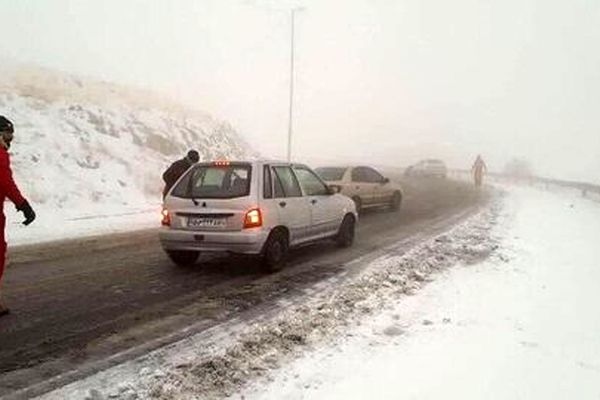 بارش برف و باران در جاده ها